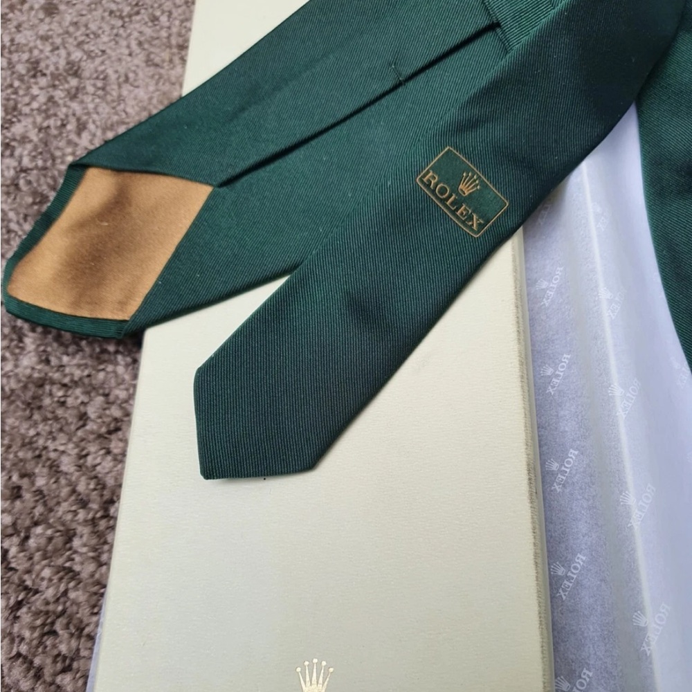 Elegant Green Men's Tie - Picture 6 of 6